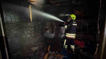 Bolu'da ikiz villa bahçesindeki odunlukta çıkan yangın villaya sıçramadan söndürüldü