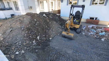 Burhaniye'de Diyanet Gençlik Merkezi bahçesinde yenileme tamamlanma aşamasına geldi