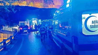 Bursa'da çarpan çalıntı motosiklette 3 kişi yaralandı, sürücü kayıp aranıyor
