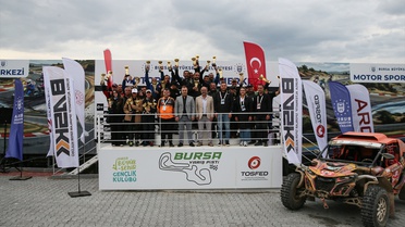 Bursa'daki Baja Arca'da 36 sporcu mücadele etti, dereceye girenlere kupaları verildi