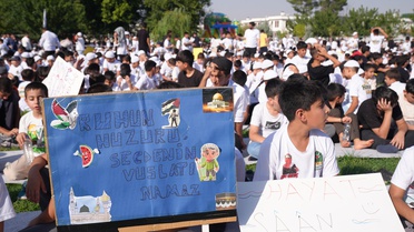 Diyarbakır'da 7-12 yaş çocuklar Hayat Namazla Güzeldir finalinde ikindi namazı kıldı