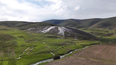 Erzincan’da mevsimsel su kaynağı doğal traverten oluşturuyor