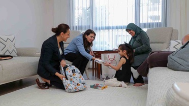 Esra Masatlı, Antakya'da ailelerle buluştu, çocuklarla gelecek hedeflerini konuştu