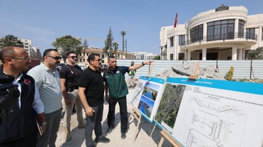 Vali Masatlı, Hatay Antakya'da yeniden inşa edilen 54 yıllık Ata Köprüsü'nü inceledi