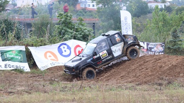 Ünye'de düzenlenen Karadeniz Off-Road Kupası 14 araç ve 24 sporcuyla tamamlandı