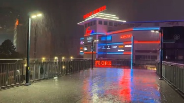 İstanbul'un bazı ilçelerinde sağanak yolları göle çevirdi, vatandaşlar zorlandı