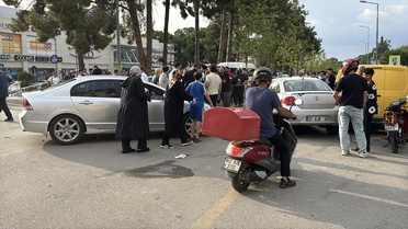 Osmaniye'de iki otomobil çarpıştı, yaralanan 3 kişi hastaneye kaldırıldı