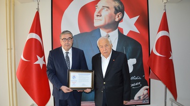 'Hala iyi insanlar var' dedirten hareket! 2 dairesini öğrenci bursu için bağışladı