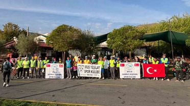 Bitlis Nemrut Jeopark turunda 50 bisikletçi Muş Murat Köprüsü'ne 100 km pedalladı