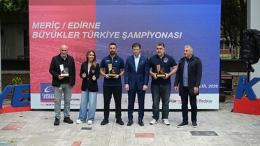 Edirne'deki Türkiye Kürek Şampiyonası'nda Fenerbahçe kadın ve erkekte birinci oldu