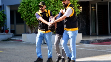 Hakkında 10 yıl 7 ay kesinleşmiş hapis cezası bulunan firari, Adana'da saklandığı evde yakalandı