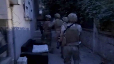 Adıyaman'da DEAŞ'a yönelik operasyonda 5 yabancı uyruklu şüpheli gözaltına alındı
