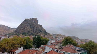 Afyonkarahisar'da yağmurlu hava etkili, sıcaklık 10 dereceye kadar indi