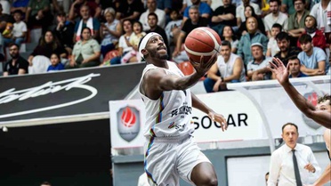 İzmir temsilcileri farklı başladı, Petkimspor 85-81 kazandı, Karşıyaka 73-72 yenildi