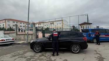 Ankara'da jandarma 227 okul çevresinde denetim yapıp 1238 kişiyi sorguladı