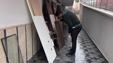 Ankara Keçiören'de rögar yine taştı, 20 otomobilin düştüğü sokakta evleri su bastı
