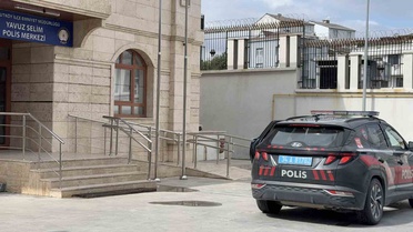 Arnavutköy'de İETT durağının camını kıran kadın polis tarafından yakalandı
