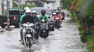 Bangkok'ta taşkın suları çekilirken selden 700 bin kişi etkilendi
