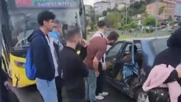 Başakşehir'de İETT otobüsüyle çarpışan otomobildeki 3 kişi yaralandı
