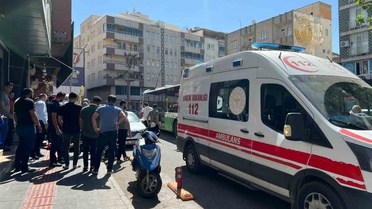 Batman'da açılan araç kapısı yüzünden motosikletle otobüs çarpıştı, 1 kişi yaralandı