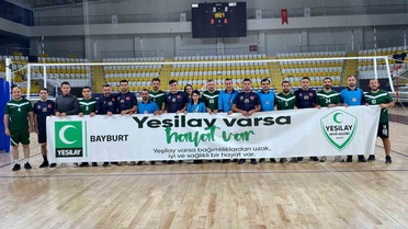 Bayburt'ta 29 Ekim voleybol turnuvasında Yeşilay Bayburt Şubesi stant açtı