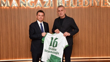 Bursa'da TFF Başkanı Hacıosmanoğlu'na 16 numaralı Bursaspor forması hediye edildi