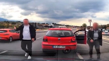 Bursa İnegöl'de yol kesen sürücü ve yolcuya 360 bin TL cezai işlem uygulandı