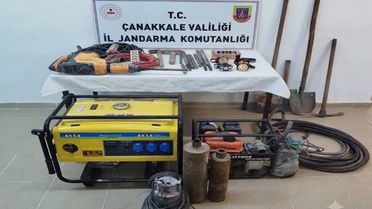 Çanakkale Eceabat'ta jandarma operasyonunda hilti ve 10 kazı malzemesi ele geçirildi