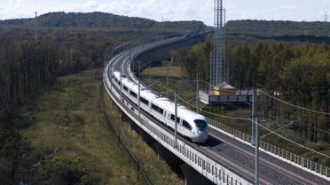 Heilongjiang'da donmuş topraklardan geçen en kuzeydeki hızlı tren hattı hizmete girdi