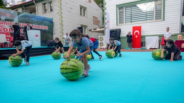 Diyarbakır karpuz etkinliğinde 47 kilo 900 gramlık karpuzla Adil Aydın birinci oldu