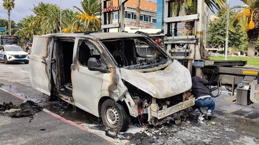 İstanbul Fatih'te minibüs alev aldı, itfaiye söndürdü, ölen yaralanan yok