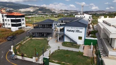 Hatay Valisi Masatlı, Samandağ Sörf Merkezi'nde su sporları çalışmalarını inceledi