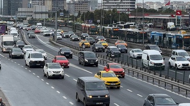İstanbul'da yağışın da etkisiyle sabah saatlerinde trafik yoğunluğu