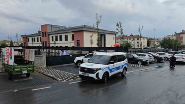 Kayseri'de oyuncak silahı okula doğrultan şahıs polis ekiplerince gözaltına alındı