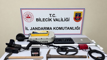 Bilecik Gölpazarı'nda define arayan 4 kişi ortak operasyonla suçüstü yakalandı
