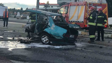Konya Ereğli'de alkollü sürücünün çarptığı Tofaş ikiye bölündü, iki sürücü yaralandı