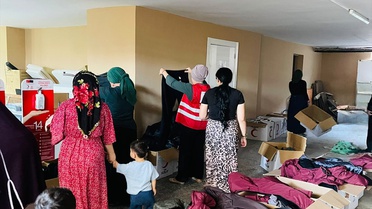 Mardin Artuklu'da Kızılay 220 aileden 1100 kişiye giysi, 60 aileye 180 bin lira verdi