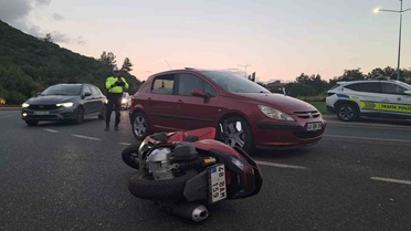 Muğla Menteşe'de kavşakta otomobil ile çarpışan motosikletin sürücüsü yaralandı
