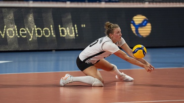 Kupa Voley eleme grubunda Nilüfer Belediyespor, Beşiktaş'ı 143 dakikada 3-2 yendi