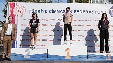 Mersinli Esilay Odabaşı, Türkiye Şampiyonası'nda altın ve bronz madalya kazandı