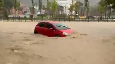 Sakarya'da 2 gündür etkili sağanak Akyazı'da heyelanı tetikledi, dere yatağı kapandı