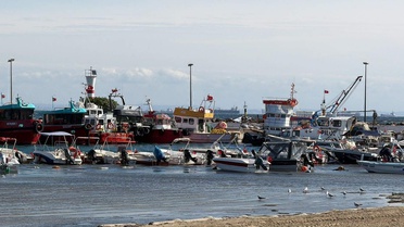 Tekirdağ'da fırtına balıkçıların denize açılmasını engelledi, uçuşlar iptal edildi