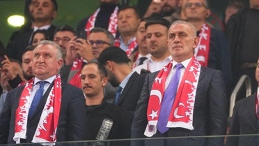 TFF Başkanı İbrahim Hacıosmanoğlu, ''istifa'' tezahüratlarına dayanamadı