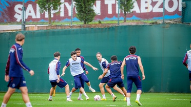 Trabzonspor, Samsunspor maçı hazırlığında antrenmanı çift kale maçla tamamladı