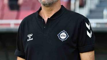 Altay, Bucaspor 1928'i 2-1 yendi; Üzümcü galibiyeti Altay camiasına armağan etti