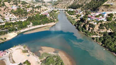 Tunceli'de yağış sonrası Munzur berrak, Pülümür ise kahverengi akıyor
