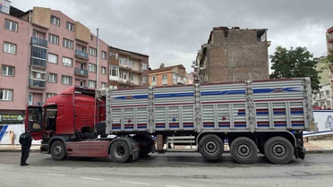 Uşak'ta tırın çarptığı 74 yaşındaki yaya ağır yaralandı, sürücü gözaltına alındı