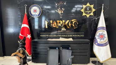 Van'da havalimanında yakalanan şüpheli, 2 kilo 100 gram uyuşturucudan tutuklandı