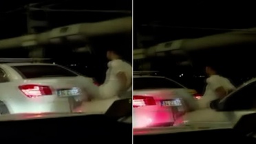 15 Temmuz Şehitler Köprüsü’nde ilginç görüntü: Aracın kaputuna oturdu, önündeki arabayı ayağıyla itti