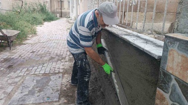 Afyonkarahisar Bolvadin'de cami imamı, şadırvan tadilatını usta çağırmadan yaptı